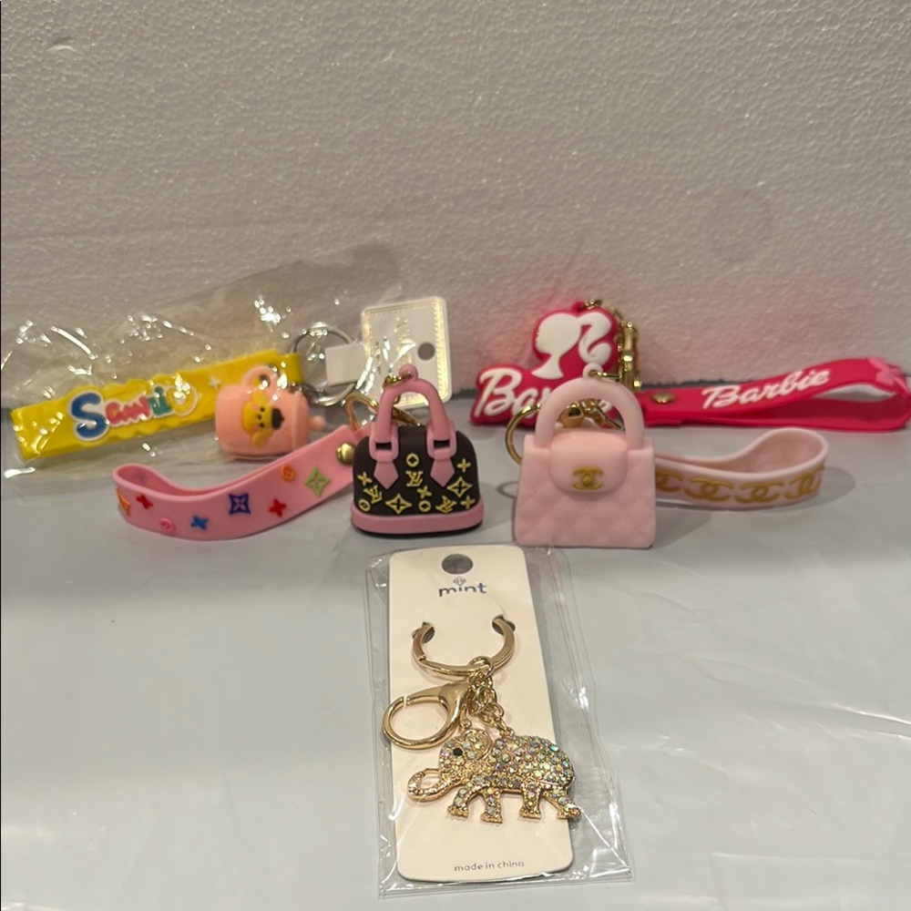 Set of 5 Fashion Keychains Barbie, Sanrio, and Fashion